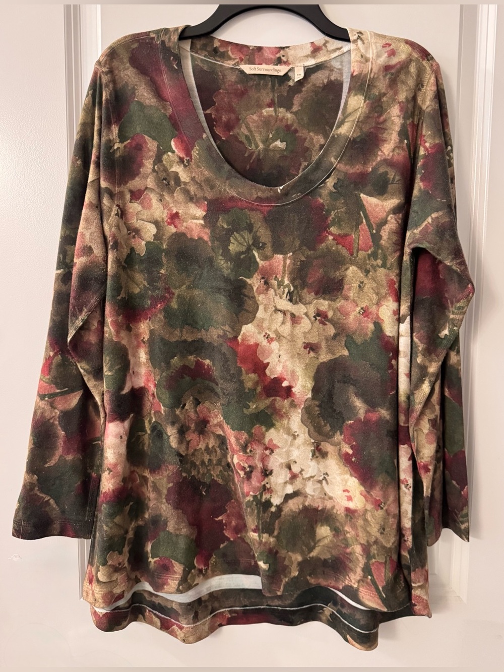 #z246 Soft Surroundings Tillie Abstract Floral Scoop Neck Long Sleeve Tunic Top